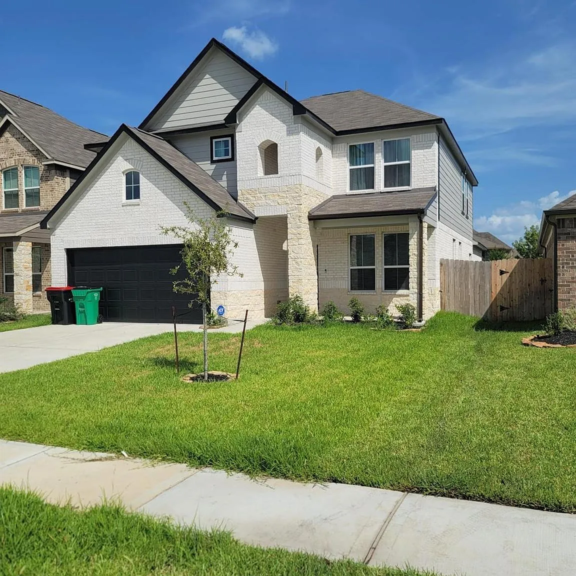 5 bed, 3.5 bath, 2785 sqft, $3,500 — Photo 2