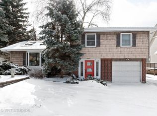 817 Maple Ave, Lisle, IL 60532