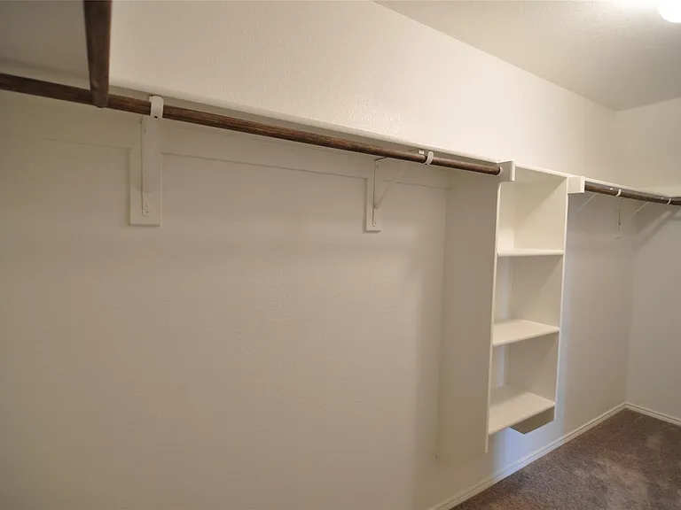 8913 Zubia Ln — Photo 10