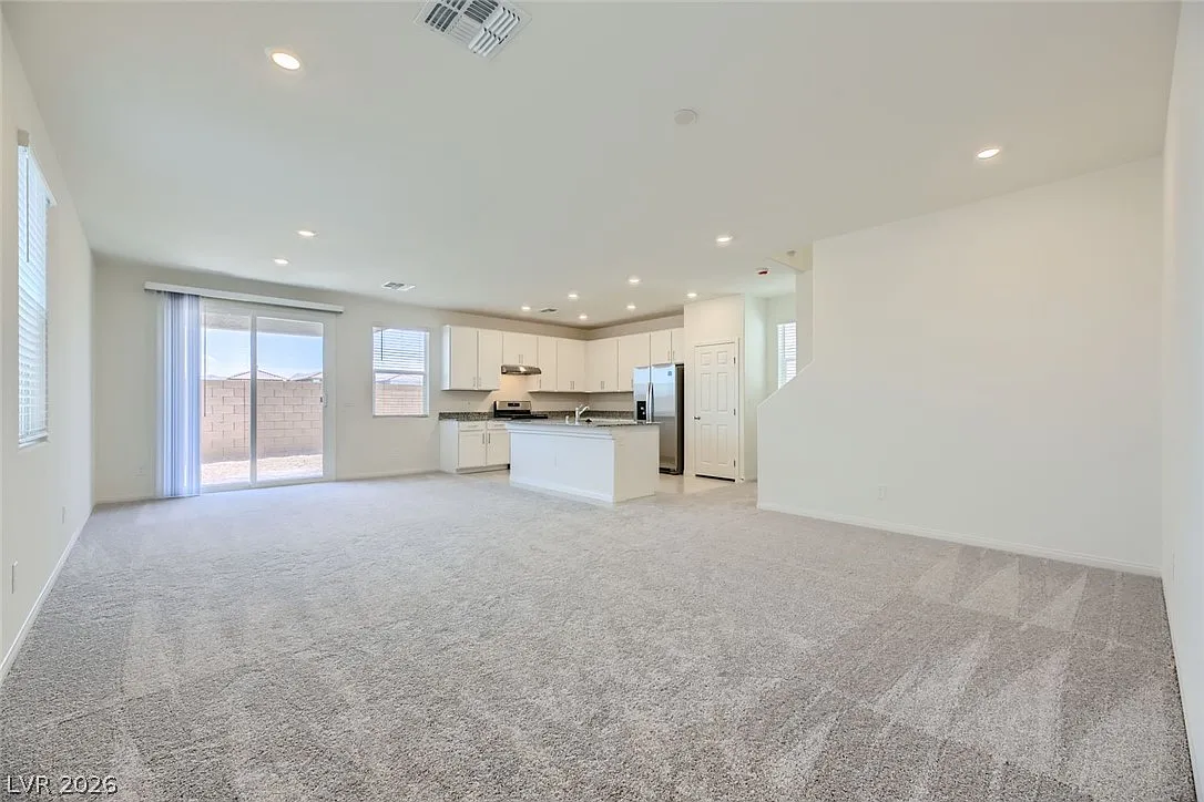 4 bed, 3.0 bath, 2124 sqft, $2,450 — Photo 2