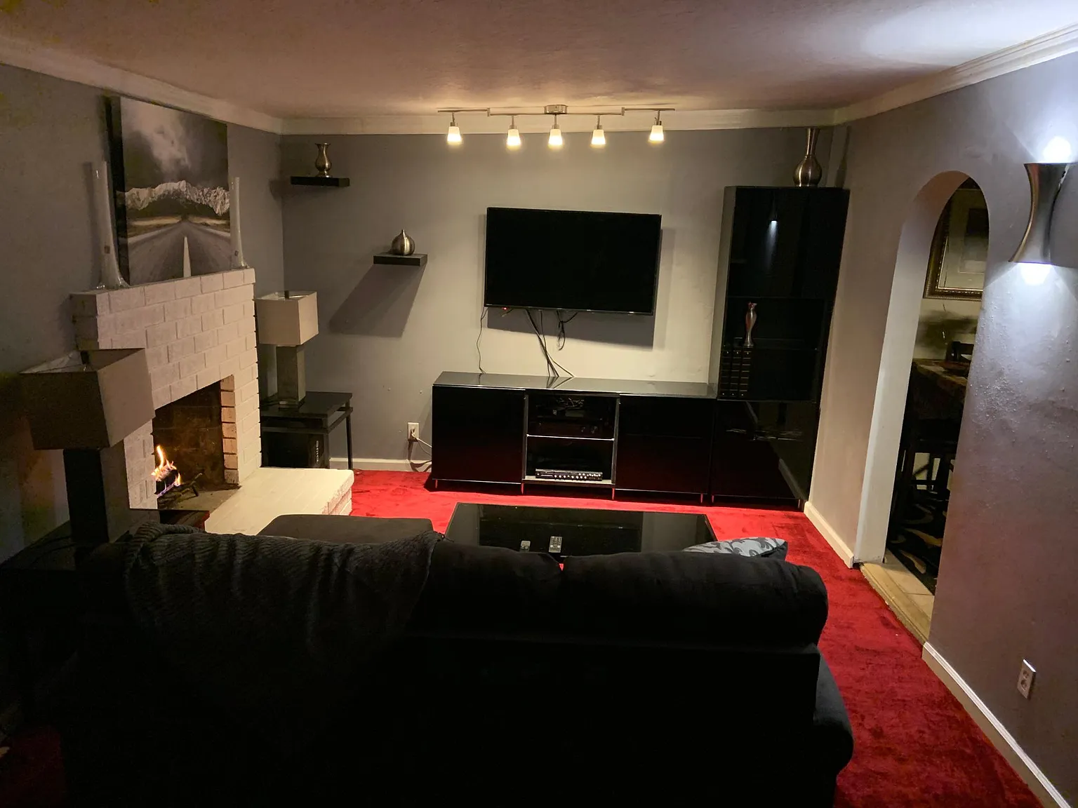 3 bed, 2400 sqft, $2,400 — Photo 2