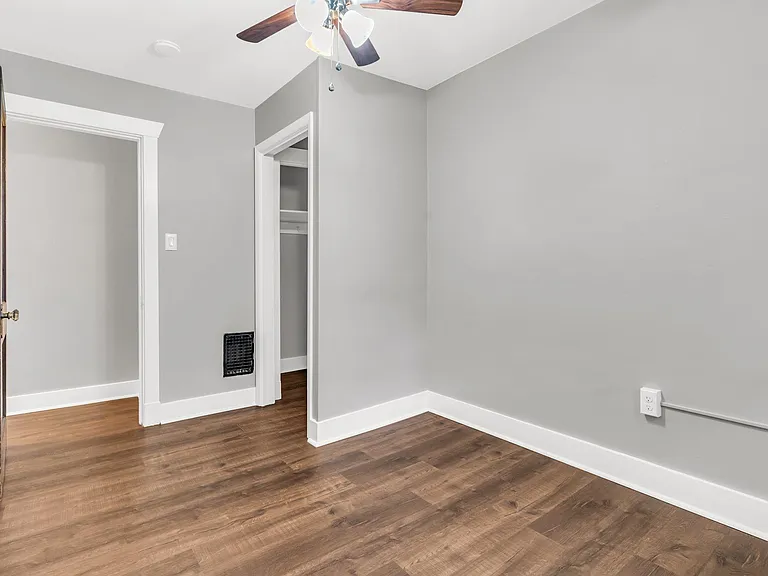 945 Mirror St — Photo 22