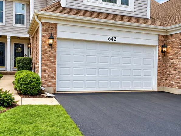 642 Citadel Dr, Westmont, IL 60559