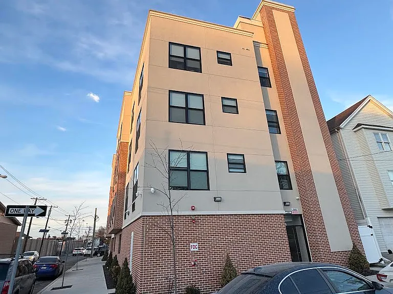 283 Fulton Pl — Photo 1