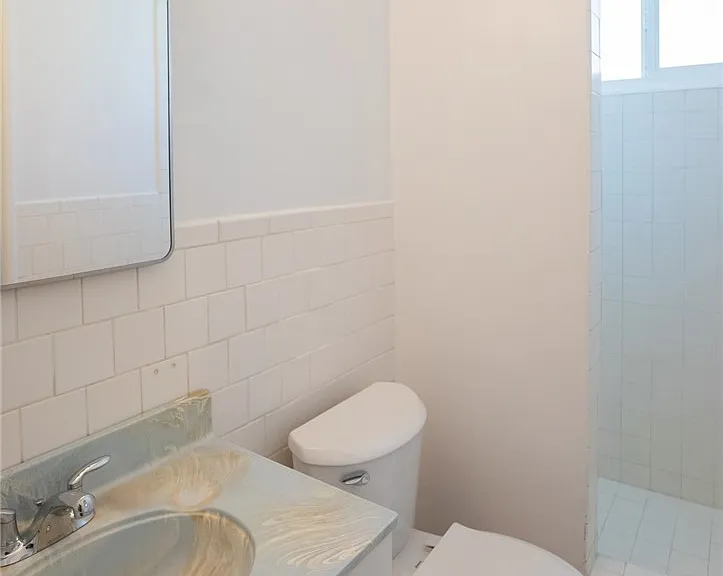 11801 Rexford Rd — Photo 14