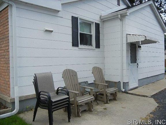 4th image of 1019 W Poplar St