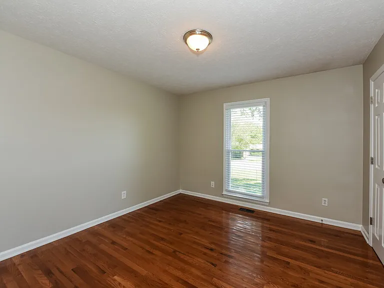 2121 Ravenwood Dr — Photo 7
