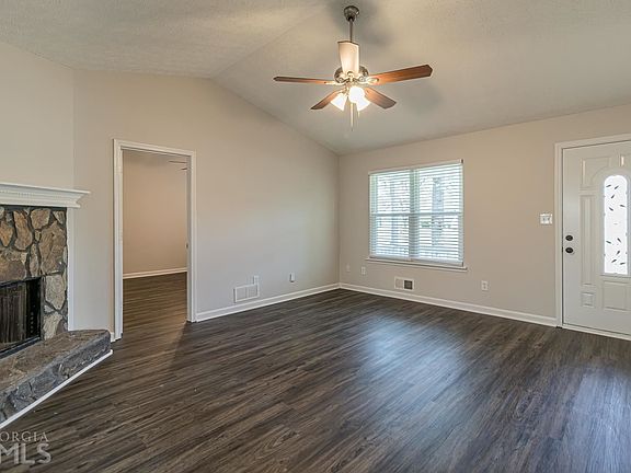 5th image of 572 Emerald Pines Dr