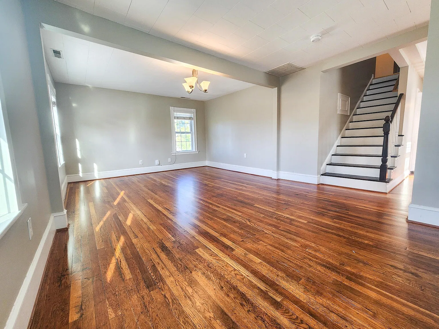 3 bed, 2.0 bath, 1654 sqft, $3,000 — Photo 3