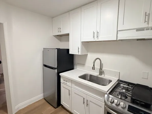 11425 S. Figueroa St.