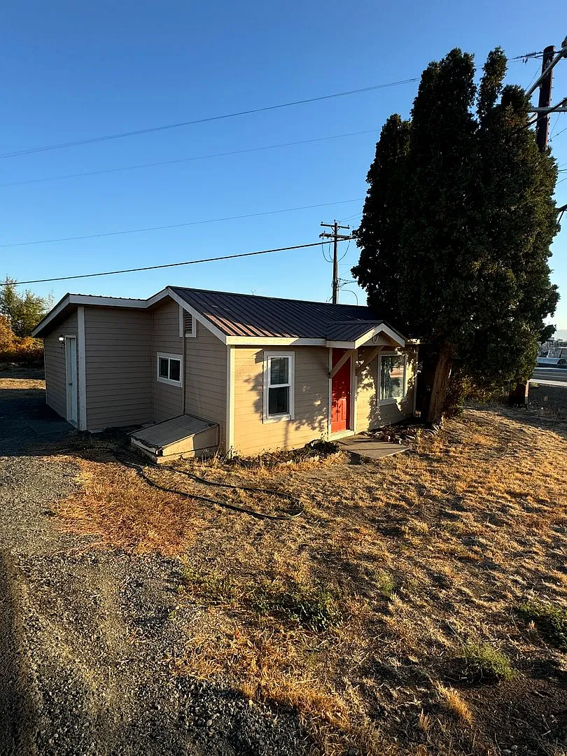 Non-Refundable & Security Deposit Total: $925.00 — Photo 2