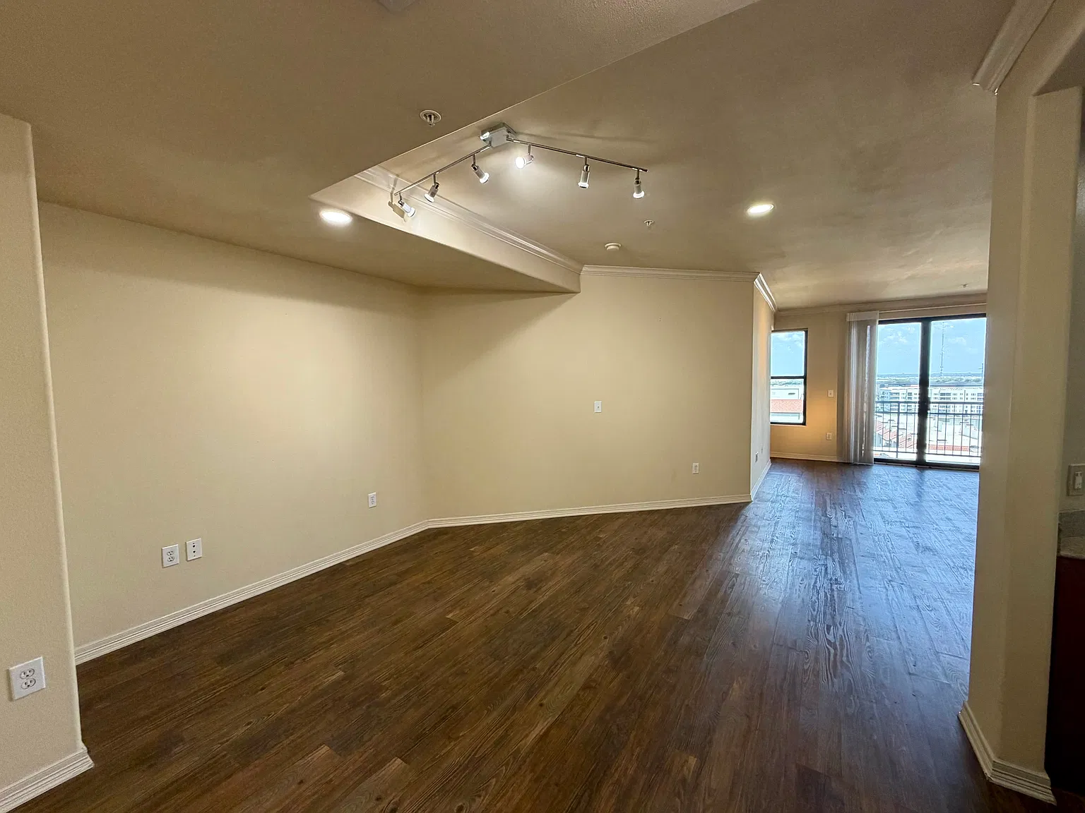 330 Las Colinas Blvd — Photo 4