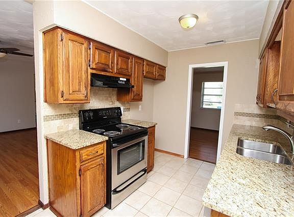 5th image of 2528 Hightrail Dr