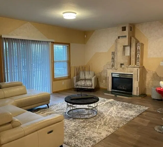 315 S 20th Pl — Photo 10