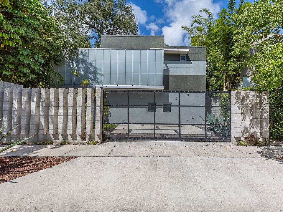 Front with electric gate