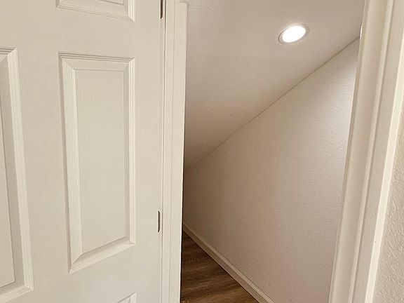 4th image of 6208 Glide Ave