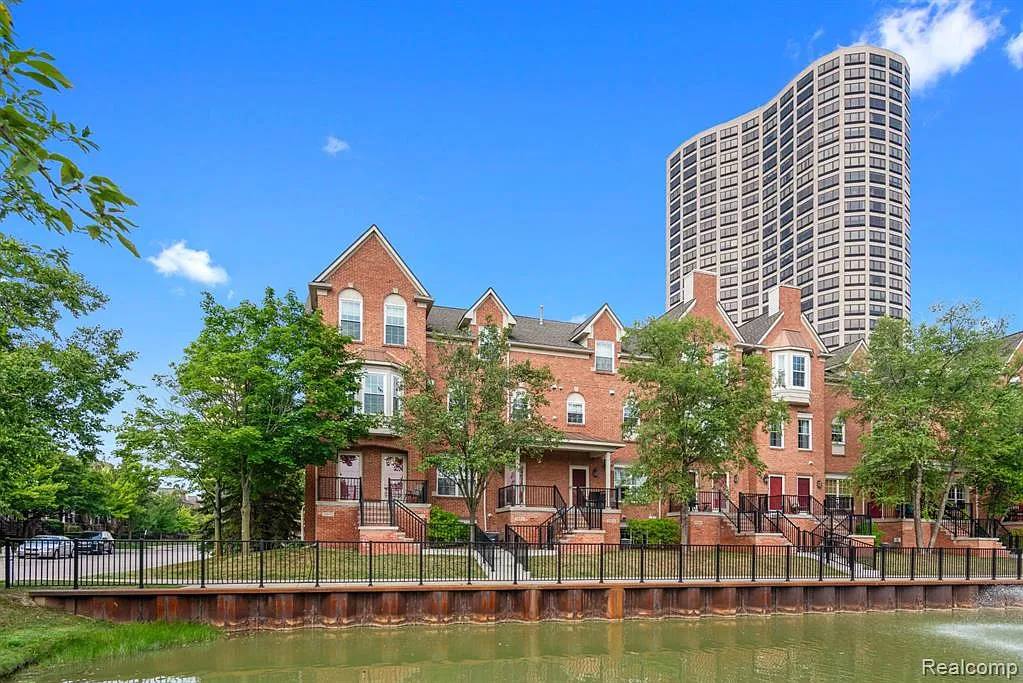 2 bed, 2.5 bath, 1789 sqft, $2,600 — Photo 2