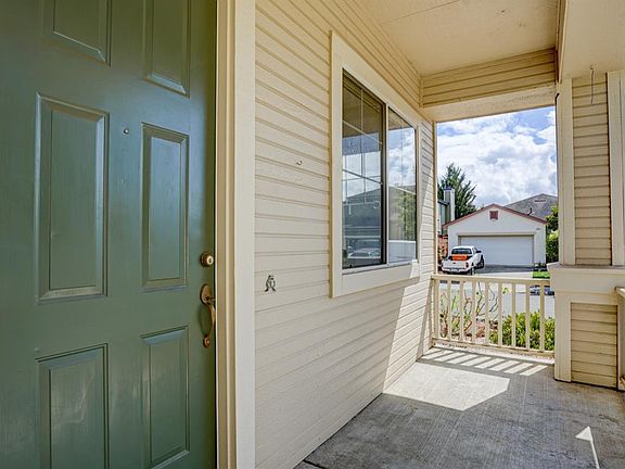 4th image of 2079 Bellevue Ranch
