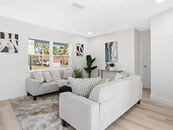3rd image of 214 45th Ave NE