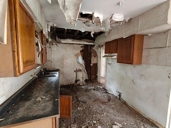 5th image of 5925 Forest Ave