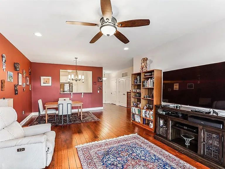 2122 W Brooks St #A — Photo 5