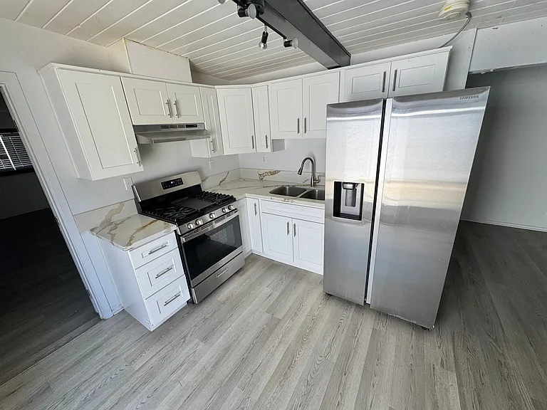 7703 Tampa Ave — Photo 5