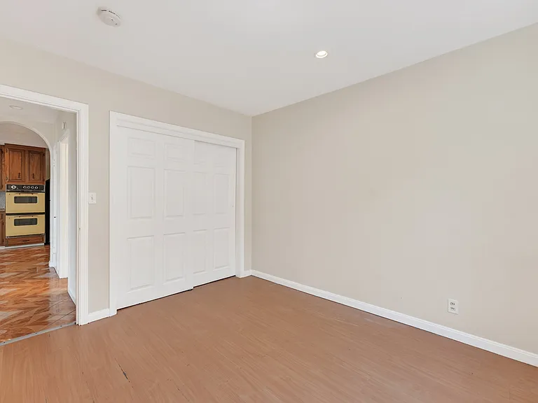 25468 Belmont Ave — Photo 5