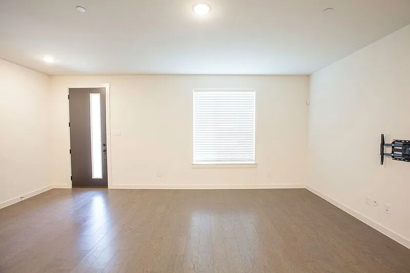 3 bed, 2.5 bath, 1802 sqft, $2,700 — Photo 4