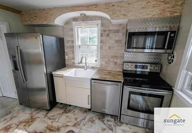 7023 Deerfield Rd — Photo 4