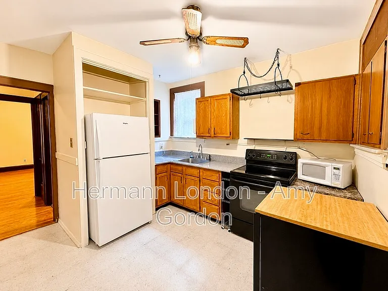 5046 Winona Ave #B — Photo 8