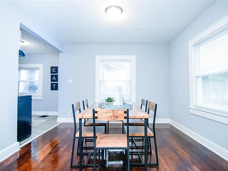 1815 E Riverside Dr — Photo 4