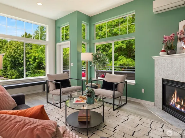 3302 W Government Way Unit A, Seattle, WA 98199