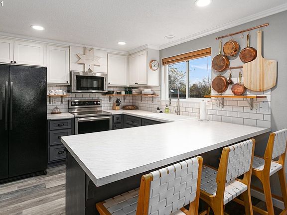 5th image of 4807 NE 40th Cir