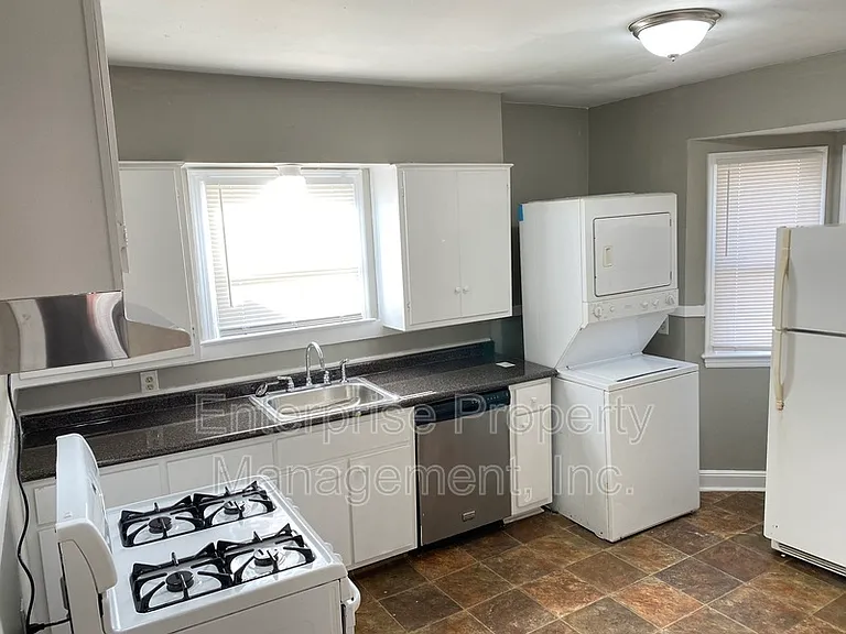 599 Houston St — Photo 7