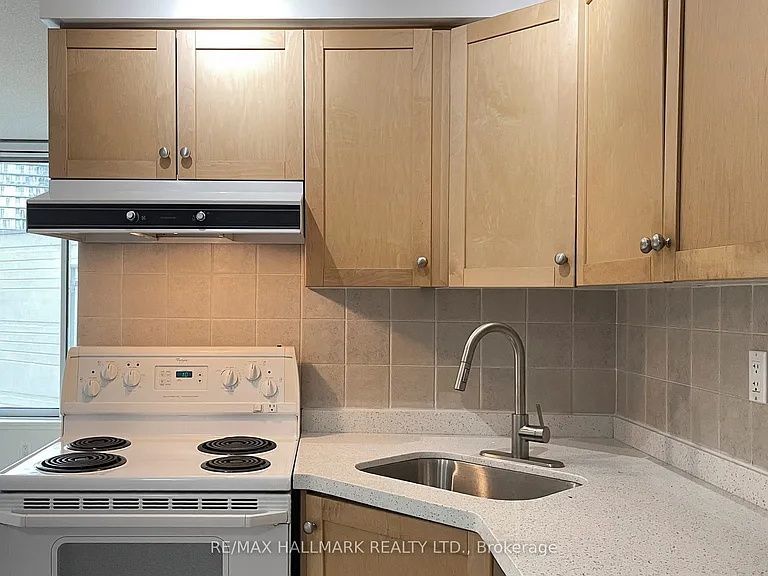 650 Queens Quay W #1121 — Photo 16