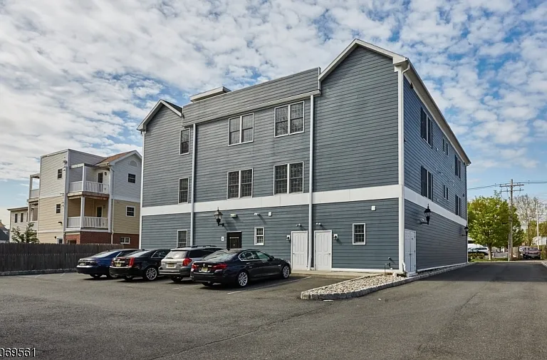 10-12 Elmer St #J — Photo 14