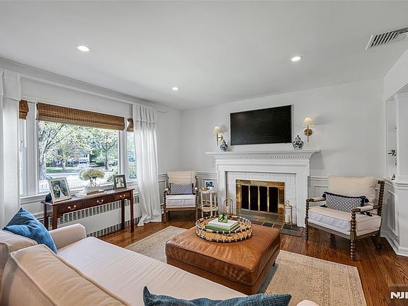 4th image of 280 Eldon Ct
