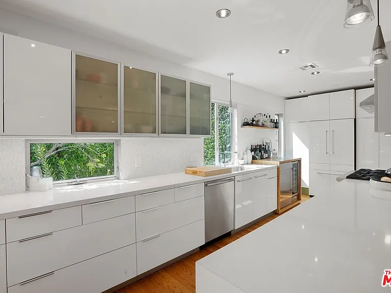 1666 S Curson Ave — Photo 5