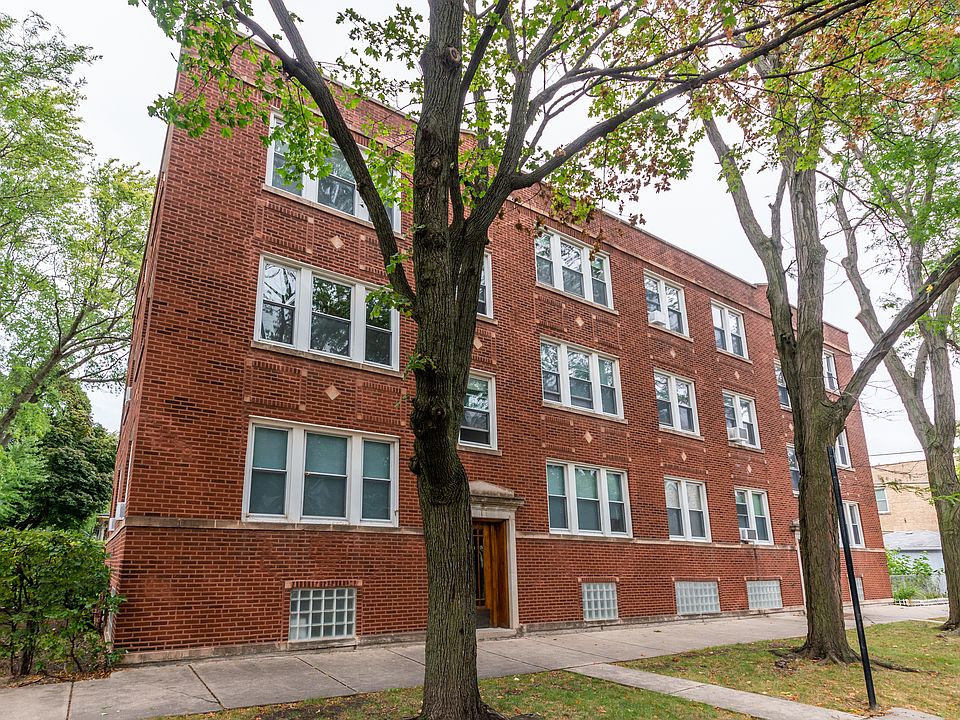 1st image of 2522 W Belle Plaine Ave #3