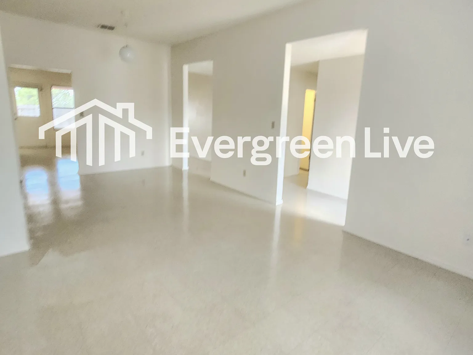 3 bed, 2.5 bath, 1850 sqft, $1,095 — Photo 3