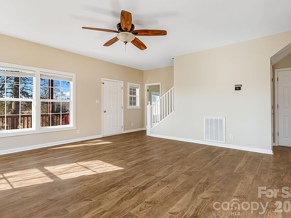 3rd image of 188 California Br