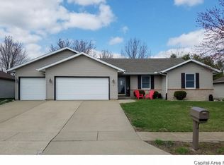 133 Parkway Dr, Chatham, IL 62629