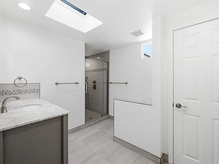 1017 Ashford Ct — Photo 25