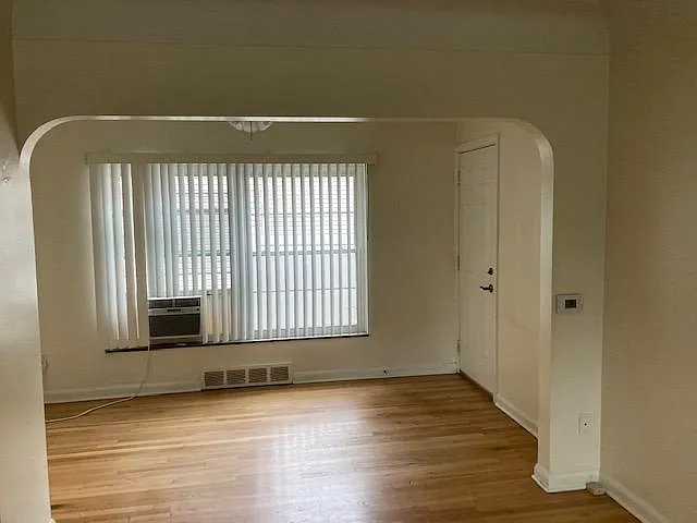 2624 Ledyard Ave #3 — Photo 2