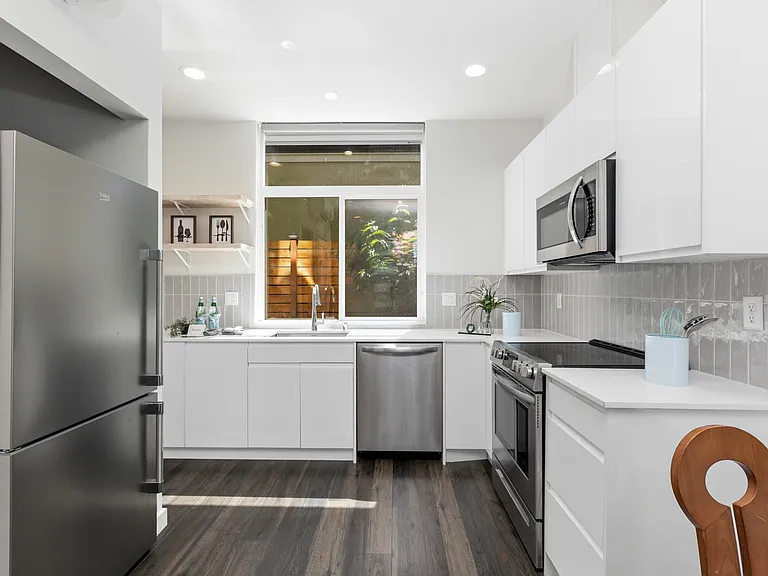 2327 E Denny Way — Photo 12