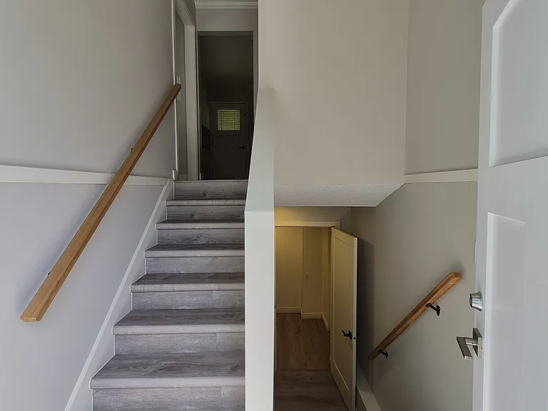 3853 Clematis Cres — Photo 22