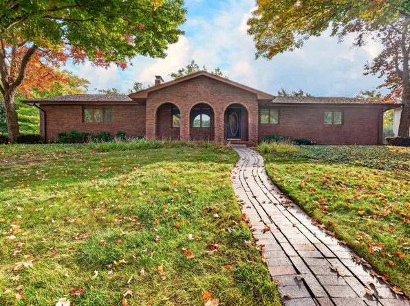200 Robert Dr, Normal, IL 61761
