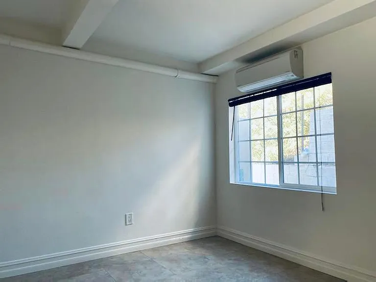 1026 1/2 N Gage Ave — Photo 12