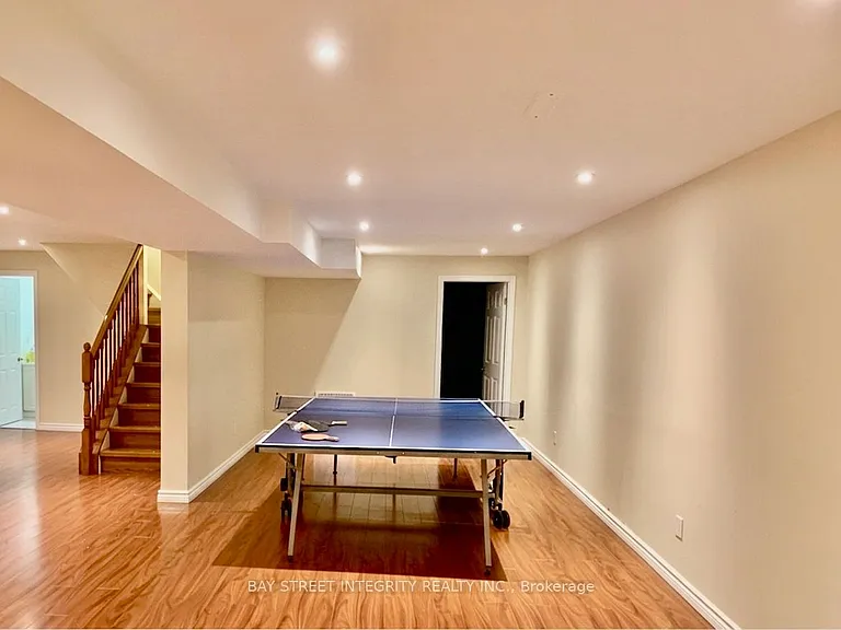 38 Southgate Cres — Photo 26