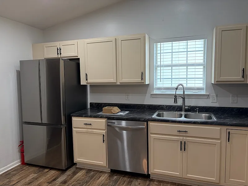3 bed, 2.0 bath, 1248 sqft, $2,350 — Photo 4